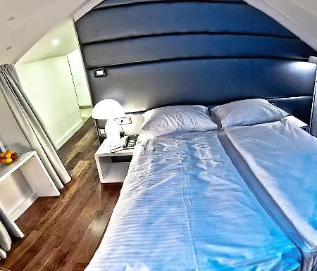 Jupiter Luxury Hotel 4*