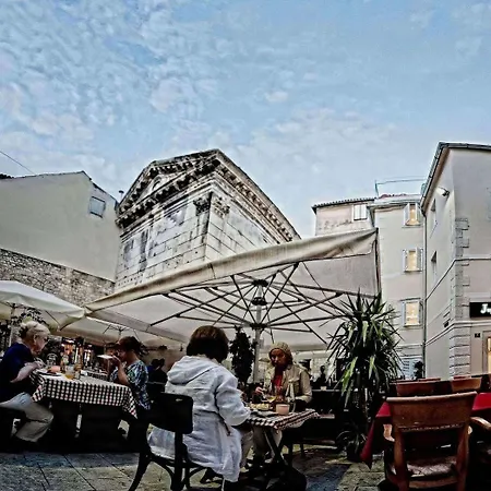 Jupiter Luxury Hotel 4*