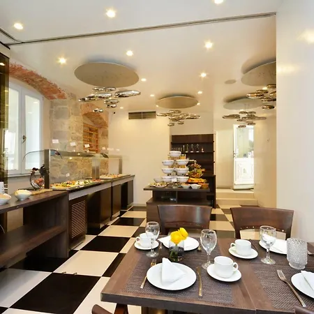 Jupiter Luxury Hotel 4*
